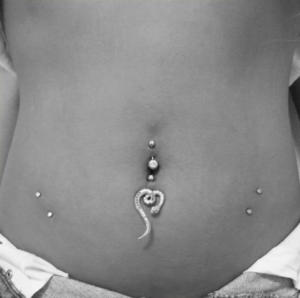 Nabel/Sarface Piercing
